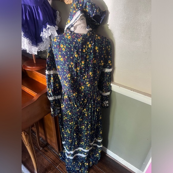 💙Rare Vintage Handmade Blue Calico Cottagecore Prairie Dress Matching Bonnet - Picture 6 of 9